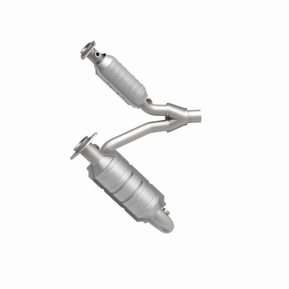 MagnaFlow Direct Fit Catalytic Conv 05-06 Dodge Dakota/2006 Mitsubishi Raider 3.7L Y-Pipe Assembly
