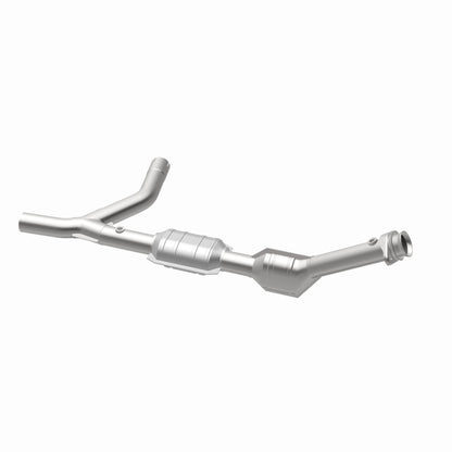 MagnaFlow Direct Fit Catalytic Converter 00-04 Ford E150 4.6L P/S