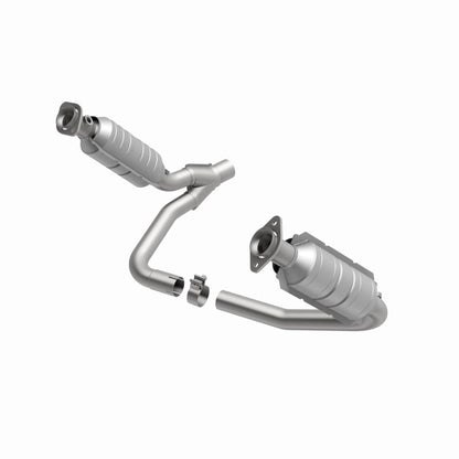 MagnaFlow Direct Fit Catalytic Conv 05-06 Dodge Dakota/2006 Mitsubishi Raider 3.7L Y-Pipe Assembly