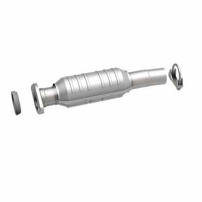 MagnaFlow Direct Fit Catalytic Converter 04-06 Toyota Sienna 3.3L AWD Rear