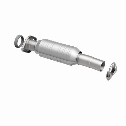 MagnaFlow Direct Fit Catalytic Converter 04-06 Toyota Sienna 3.3L AWD Rear